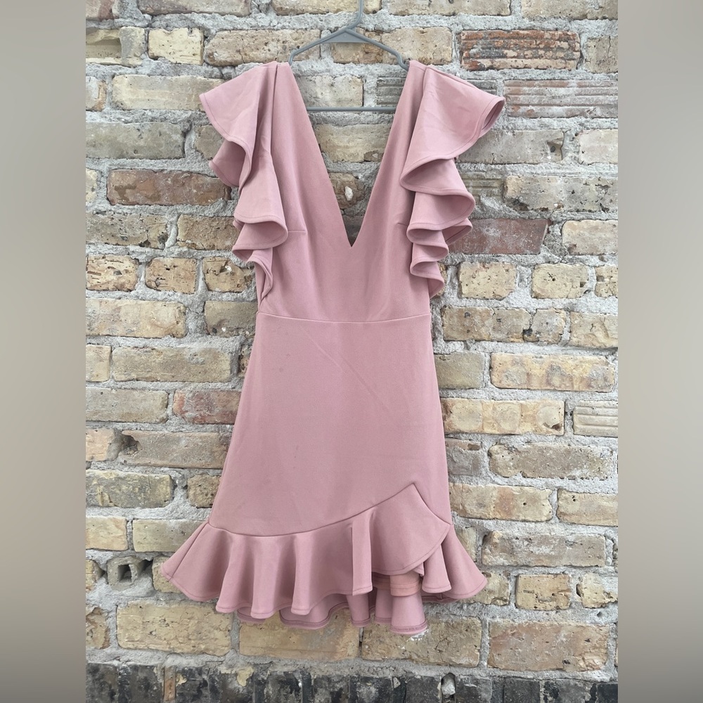 Selfie Leslie. Pink, open back, ruffled, sexy dress